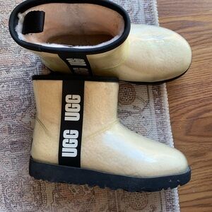 Item Sold UGG Women Boots Plastic White Winter Shoes Size 7 Christmas Girl